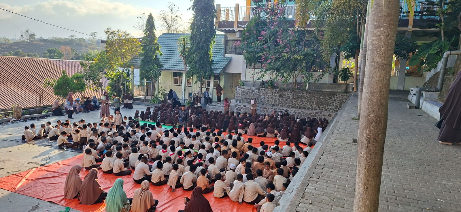Kegiatan Keagamaan Bersama, Menumbuhkan Rasa Syukur dan Persatuan