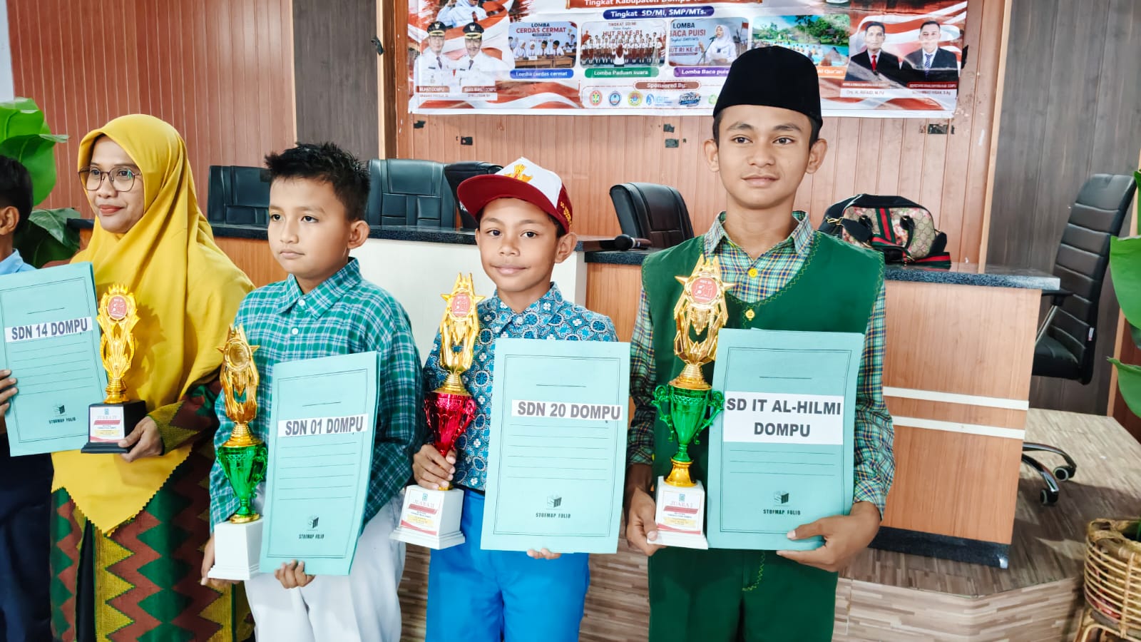 Juara Lomba Cerdas Cermat, Paduan Suara, dan Baca Puisi Tingkat Kabupaten Dompu