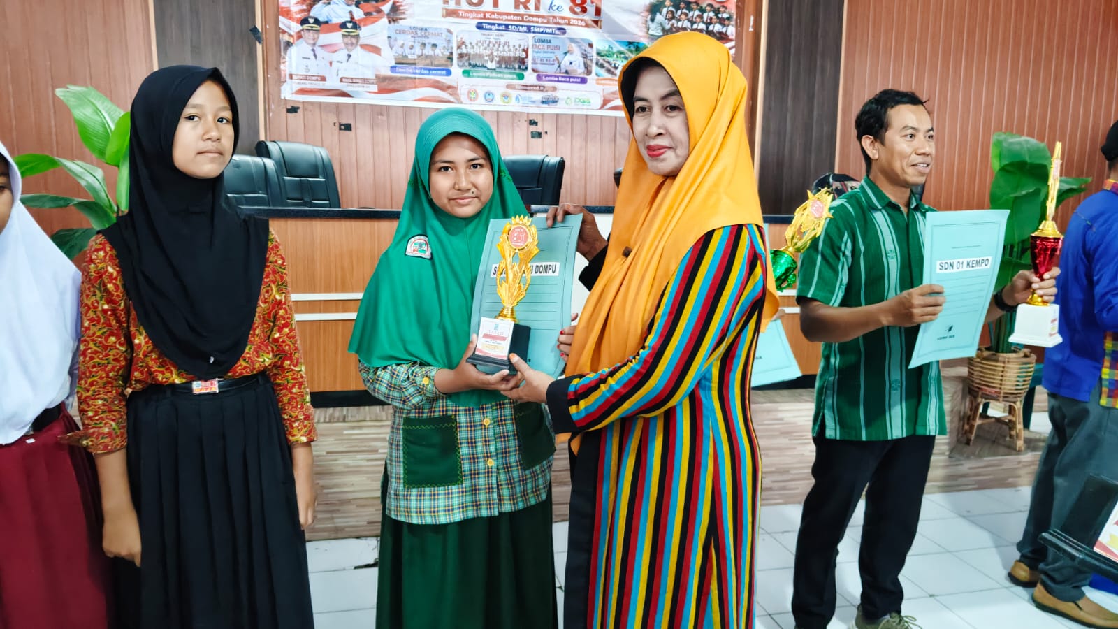 Tim Puteri SD IT Al-Hilmi Dompu Sabet Juara Lomba Kreativitas Siswa HUT RI ke 81
